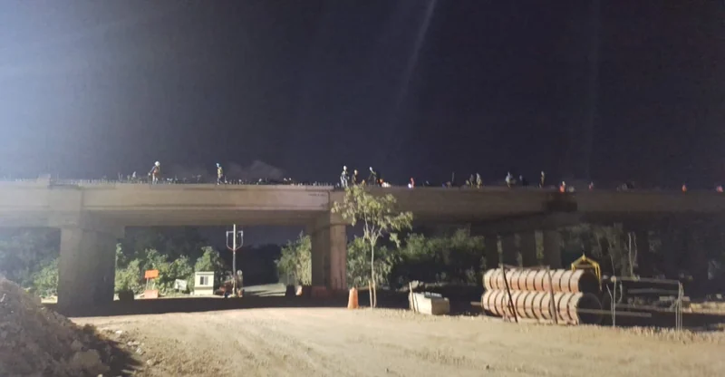 Trabajos nocturnos en el viaducto elevado · Tren Maya